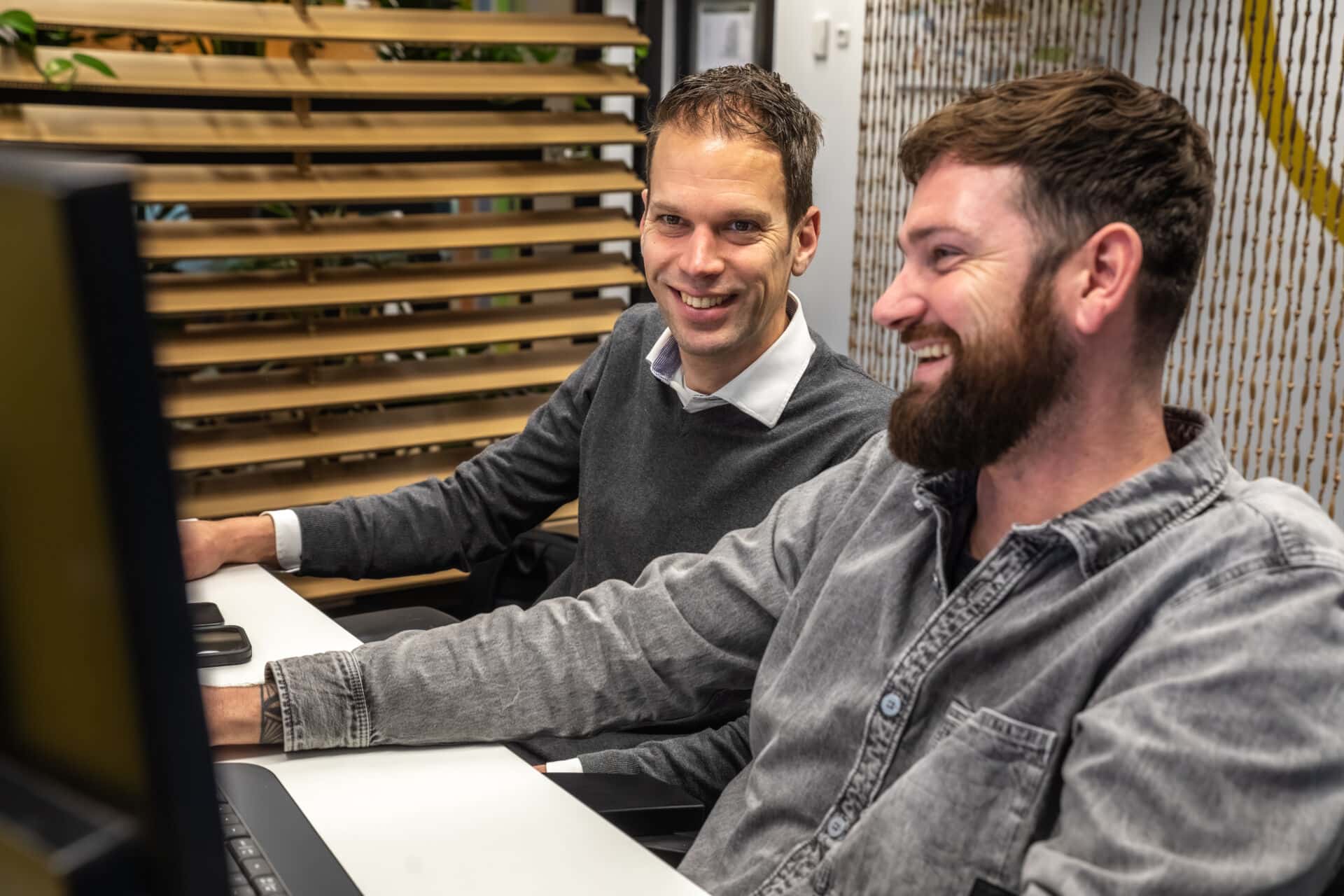 Frank de Kruijf en Nick Beijen functioneel beheerders ERP bij DIS Group 